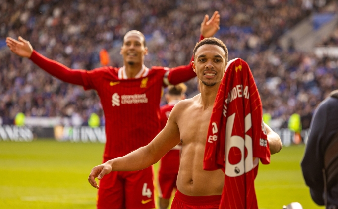 Premier Lig'de Liverpool, �ampiyonlu�a bir ad�m uzakl�kta