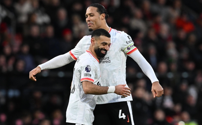 Gary Neville: 'Bu, b�y�k paralar harcayan kul�pler i�in bir sorun'