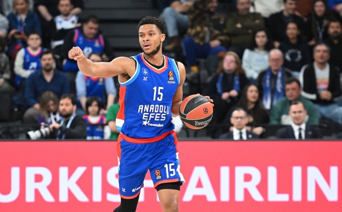 Anadolu Efes, play off biletini kapt�