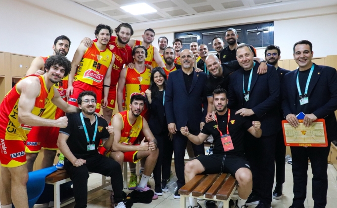 Gztepe potada ampiyonluk iin parkede