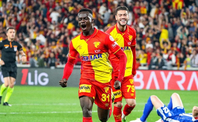 G�ztepeli Dennis Alman ekiplerinin g�zdesi!