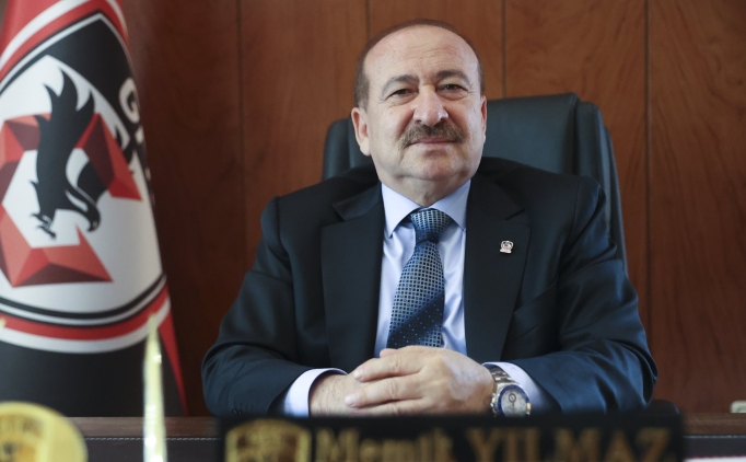 Memik Ylmaz: 'Tiyatro oynanyor'