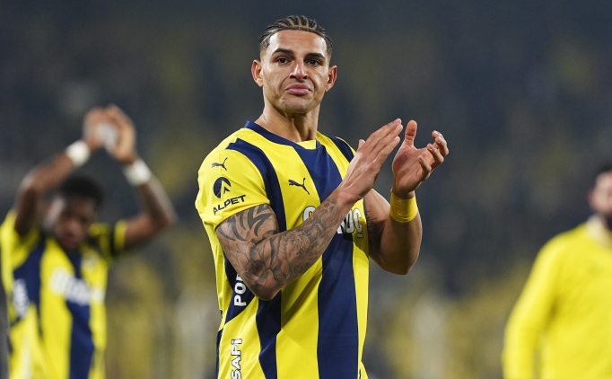 Fenerbah�e'de ���nden biri gidecek!