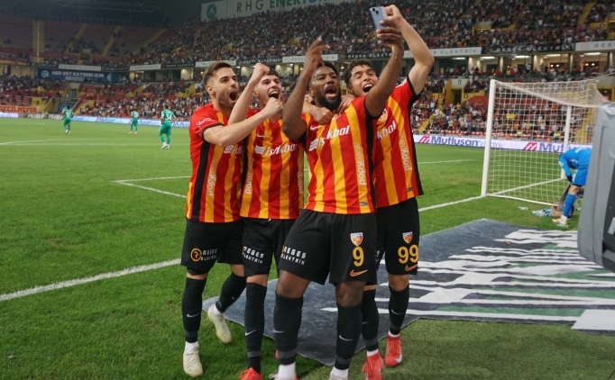 �� sahada yenilmezlik serisi, Kayseri'yi ligde tuttu!