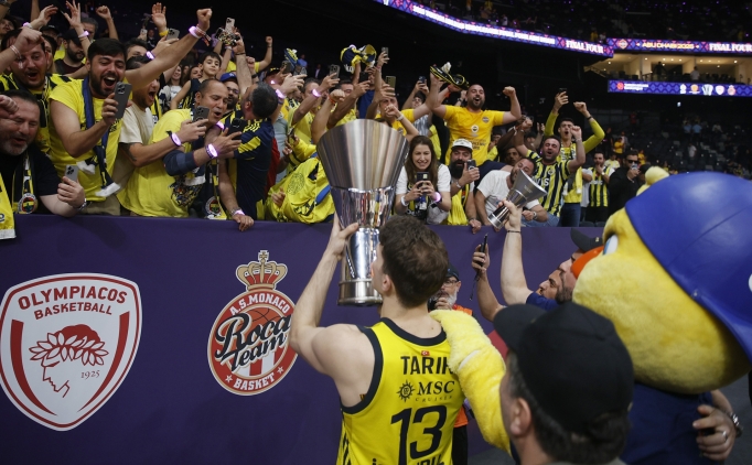 Fenerbah�e'den kupa kutlamas� i�in a��klama!