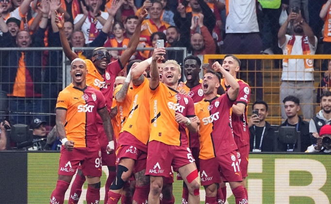 Galatasaray'dan 25. �ampiyonluk ve 5. y�ld�z!