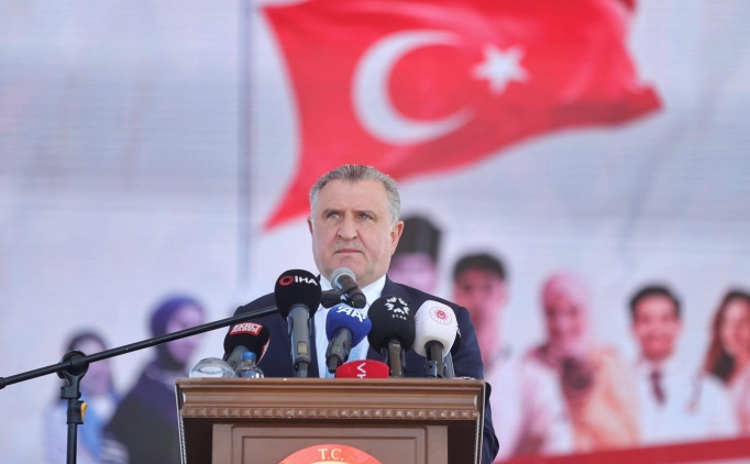 Bakan Bak, Gen�lik Oyunlar� final program�na kat�ld�