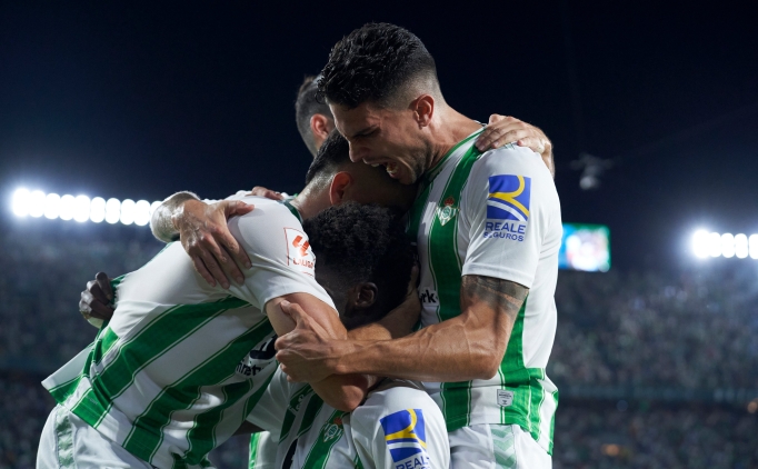 Real Betis'ten ku�lu logo totemi
