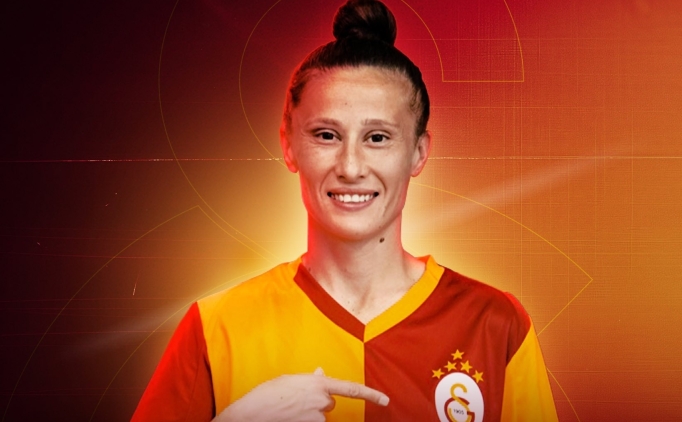 Ebru Top�u, 1 y�l daha Galatasaray Kad�n Futbol Tak�m�'nda