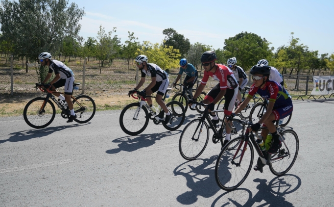 Konya'daki Mustafa Ayyorkun Trkiye Yol ampiyonas'nda para bisiklet yar dzenleniyor