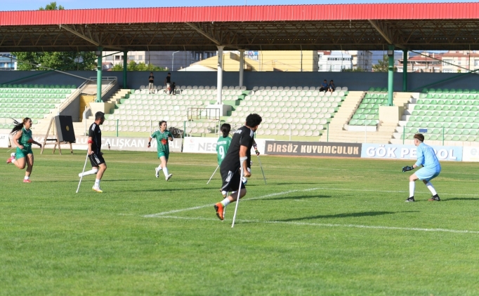 Ampute Milli Futbol Tak�m� haz�rl�klar�n� s�rd�r�yor