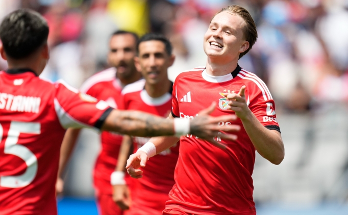 Como, Schjelderup i�in Benfica'n�n kap�s�n� �ald�