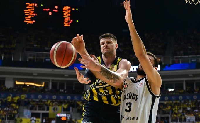 Metecan Birsen bir sezon daha Fenerbah�e Beko'da