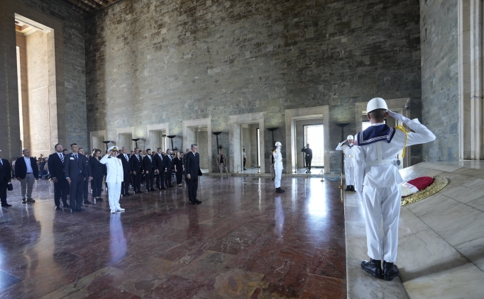 Be�ikta� Kul�b� Ba�kan� Serdal Adal� ve y�netim kurulu, An�tkabir'i ziyaret etti