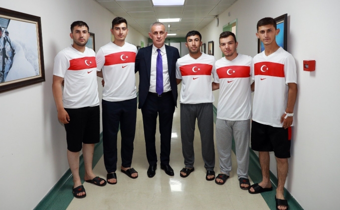 Hac�osmano�lu'ndan tedavi g�ren askerlere ziyaret