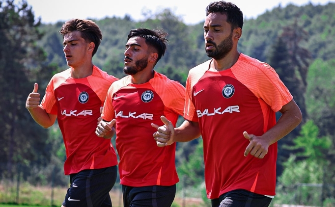 Arca �orum FK haz�rl�klar�n� s�rd�r�yor