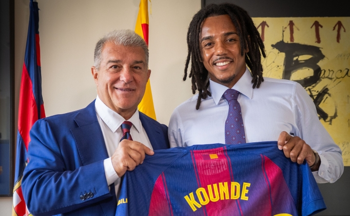 Barcelona'da Kounde ile uzatma karar�