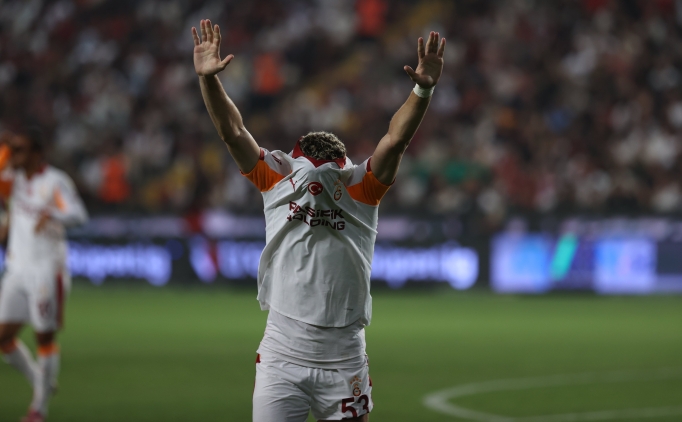 Galatasaray taraftar�, Bar�� Alper i�in karar�n� verdi