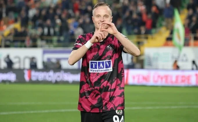 smail Kartal'dan Alanyasporlu Hadergjonaj'a kanca!