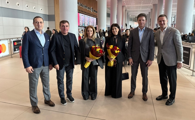 Hagi ve Popescu, kupan�n y�ld�n�m�nde �stanbul'da