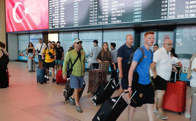 Hull City, haz�rl�k kamp� ve dostluk ma�lar� i�in �stanbul'a geldi