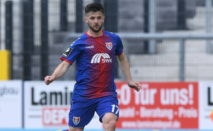 Sakaryaspor'a Bosnal� orta saha