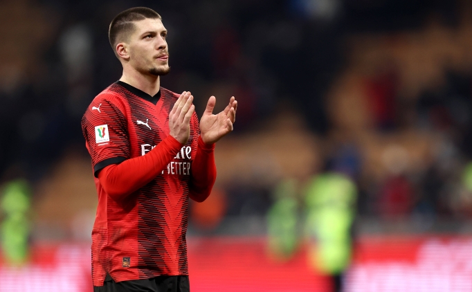 Milan karar�n� verdi: Luka Jovic bo�ta kald�!