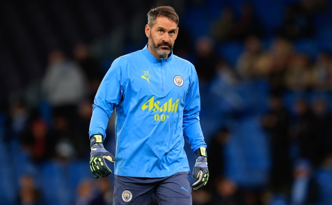 Scott Carson, Manchester City'den ayr�ld�; 2 ma�, 12 kupa!