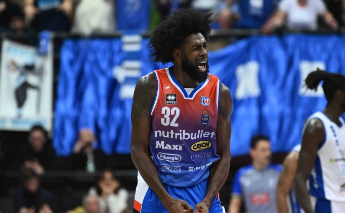 Karyaka'da Justin Alston da tamam!