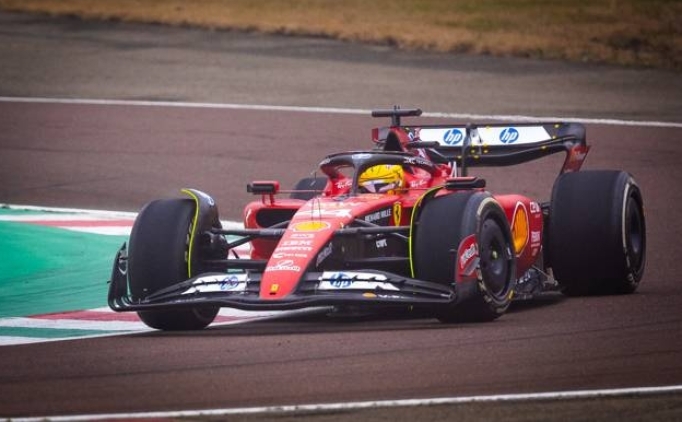 Lewis Hamilton, Ferrari ile ilk ara testi iin piste kt