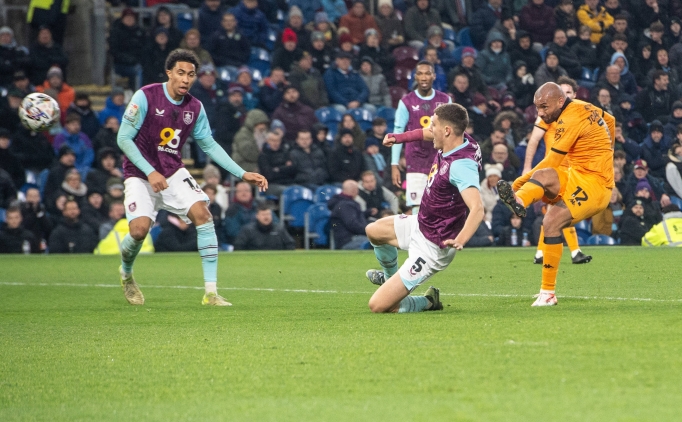 Hull City, deplasmanda Burnley'e boyun e�di
