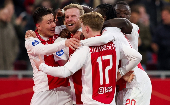 Ajax, 7'de 7 ile lider!