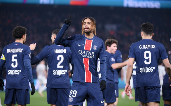 PSG, ilk yar�da fi�i �ekti!