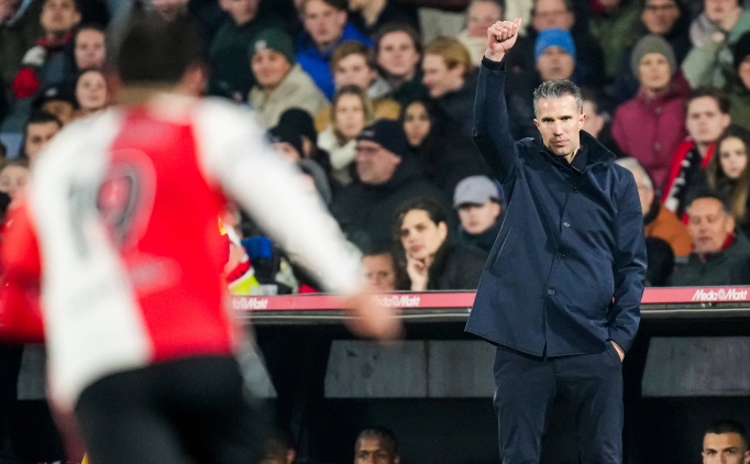 Van Persie'nin Feyenoord'da ilk ma�� sessiz ge�ti!