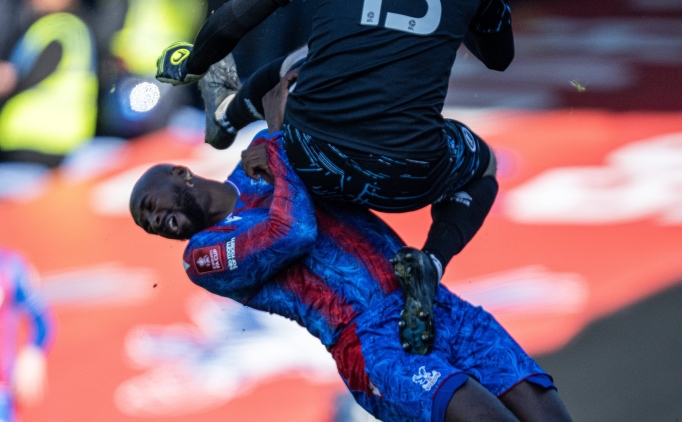 Liam Roberts'�n 3 ma�l�k cezas� 6 ma�a y�kseltildi