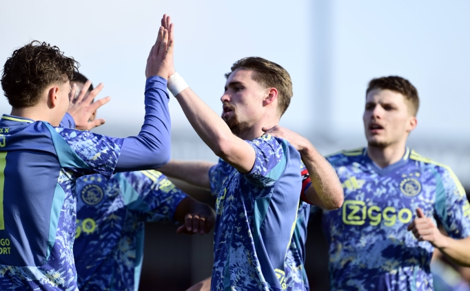 Ajax, Almere City'i tek golle ge�ti