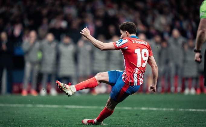 UEFA'dan Alvarez'in penalt�s� i�in a��klama!