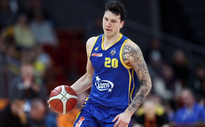 Gaziantep Basketbol, Nemanja Nenadic'i renklerine ba�lad�