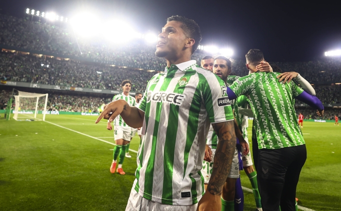 Real Betis, derbide Sevilla'y� yendi!