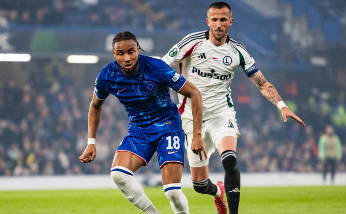 Chelsea, Legia'ya yenilse de turu ge�ti!