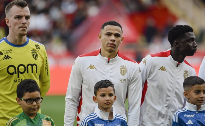 Monaco'da 4 futbolcuya kap� g�z�kt�!