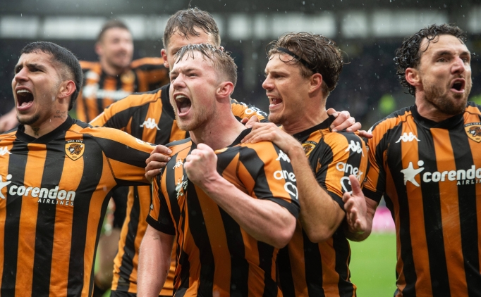 Hull City, geriden gelerek kazand!