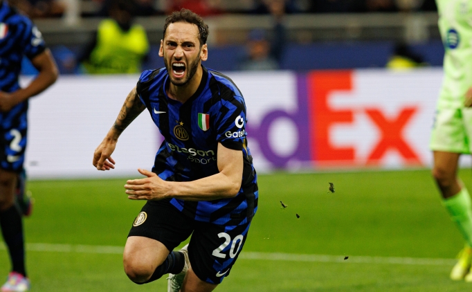 Hakan �alhano�lu, UEFA �ampiyonlar Ligi finalinde ilk pe�inde