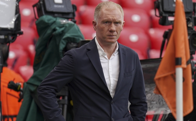 Paul Scholes'tan Arne Slot'a a��r ele�tiri