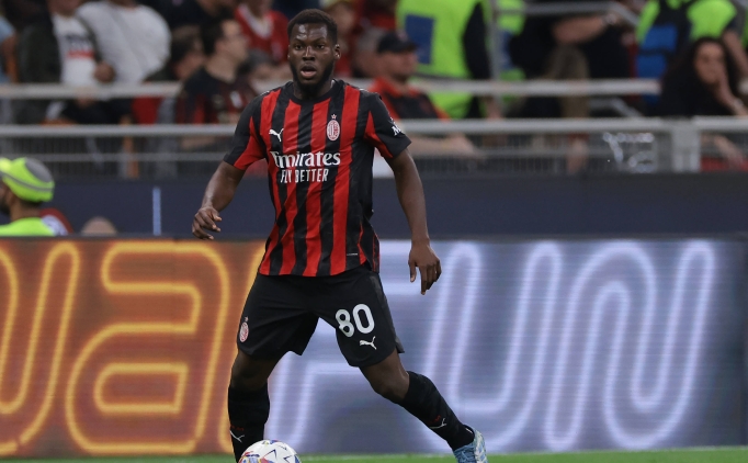 Napoli ve Milan Musah i�in s�zl� olarak anla�t�!