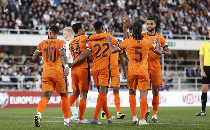 Hollanda, elemelere 3 puanla ba�lad�