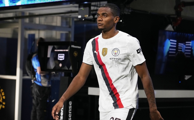 Galatasaray'da savunmaya Akanji