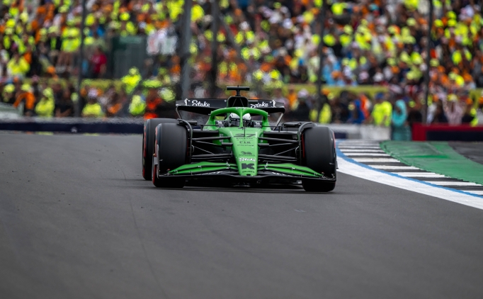 Silverstone'da tarihe ge�en yar��