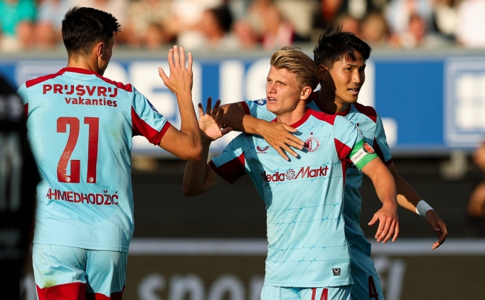 Feyenoord, geriye d��t��� ma�� kazanmas�n� bildi!