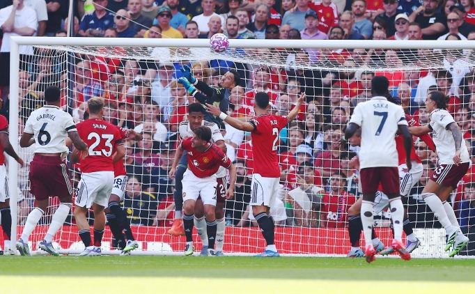 Manchester United'da g�ndem Altay Bay�nd�r!